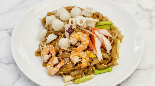 Seafood Stir Fry with Flat Noodle